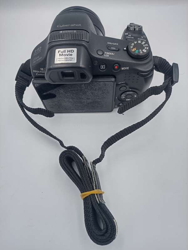 Sony Cyber-shot DSC-HX200V Digital Camera (18 PM, 30x Optical Zoom, FHD Movie 1080 and 3-Inch LCD)