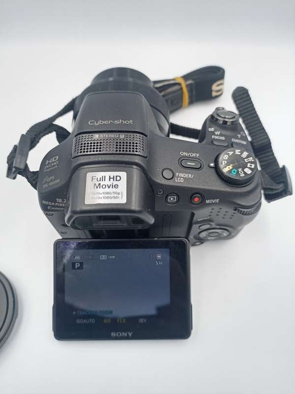 Sony Cyber-shot DSC-HX200V Digital Camera (18 PM, 30x Optical Zoom, FHD Movie 1080 and 3-Inch LCD)
