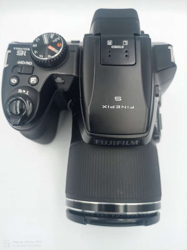 Fujifilm FinePix S8200 16.2MP Digital Camera with 3-Inch LCD (Black)