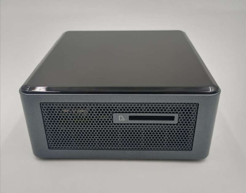 Intel NUC10FNH (Intel i5-10th Gen, 1TBGB SSD & 8GB RAM)