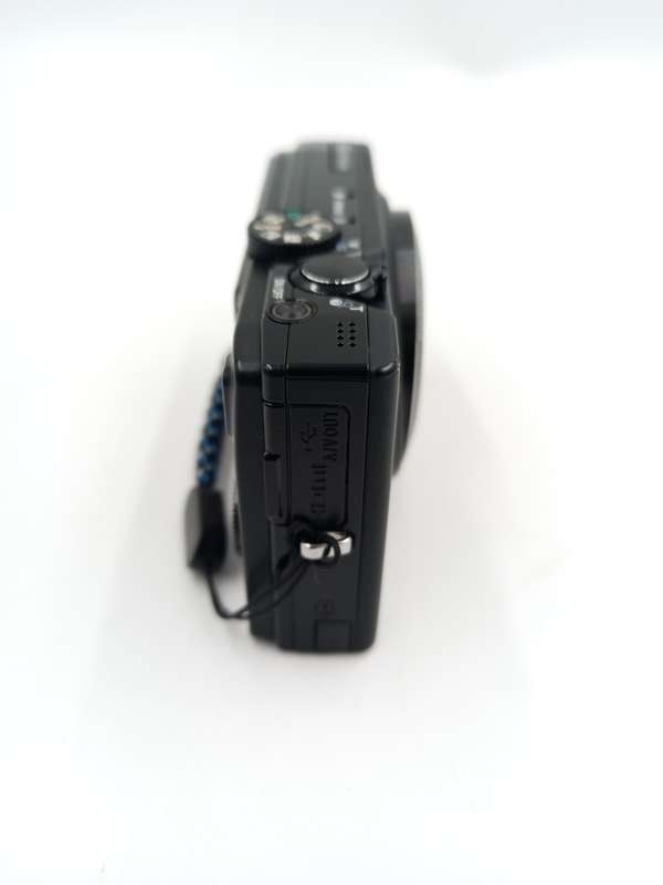 Nikon COOLPIX S8200 Digital Camera (16.1MP, 14x Zoom NIKKOR Glass Lens and Full HD 1080p Video)