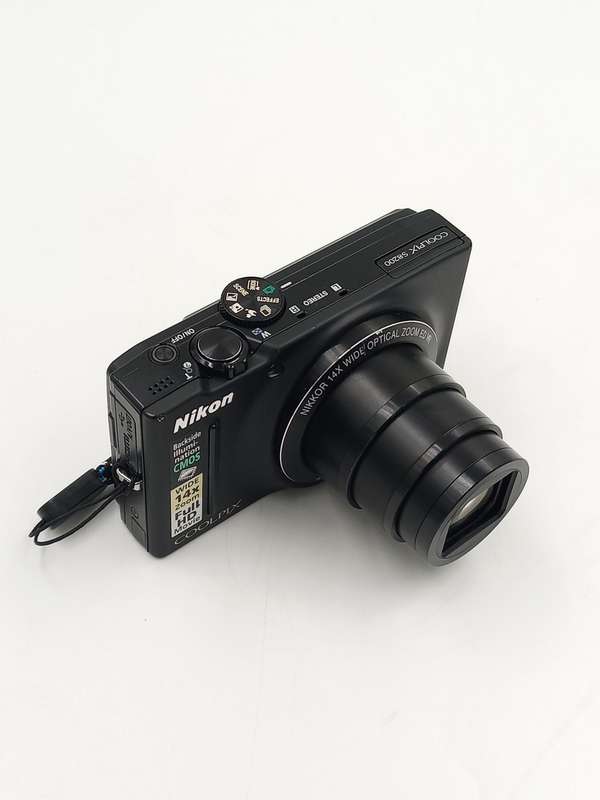 Nikon COOLPIX S8200 Digital Camera (16.1MP, 14x Zoom NIKKOR Glass Lens and Full HD 1080p Video)
