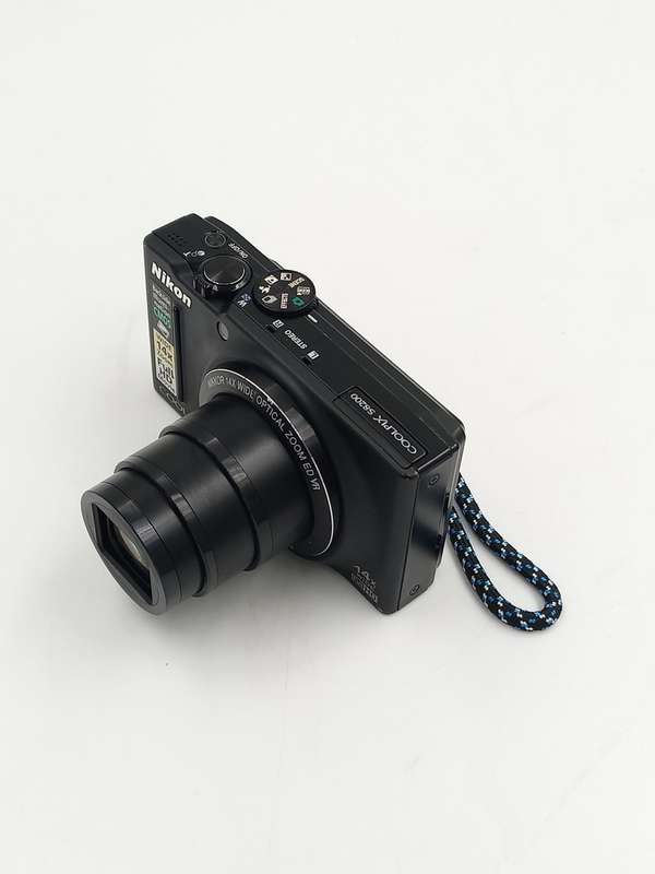 Nikon COOLPIX S8200 Digital Camera (16.1MP, 14x Zoom NIKKOR Glass Lens and Full HD 1080p Video)