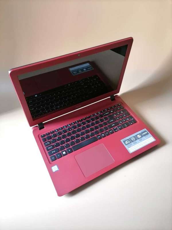 Acer Aspire ES1-572-33VX (Intel Core i3, 128GB SSD, 6GB RAM) 15.6 Inch Laptop