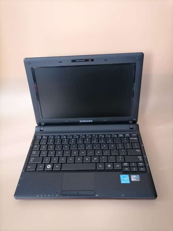 Samsung N145 Plus (Intel Atom, 128GB SSD, 2GB RAM) 10.1 Inch Laptop