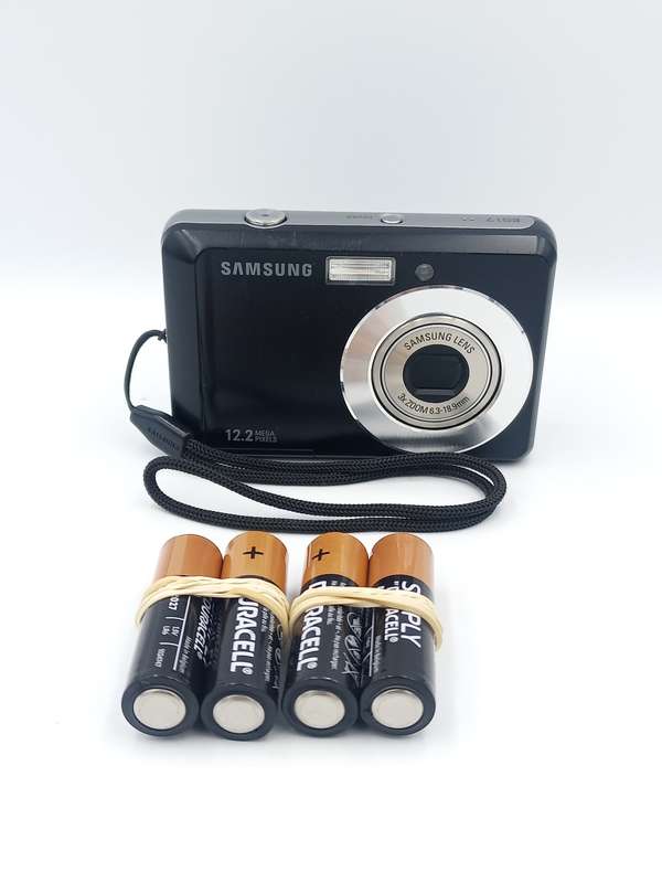 Samsung ES17 Digital Camera - ( 12MP and 3x Optical Zoom )