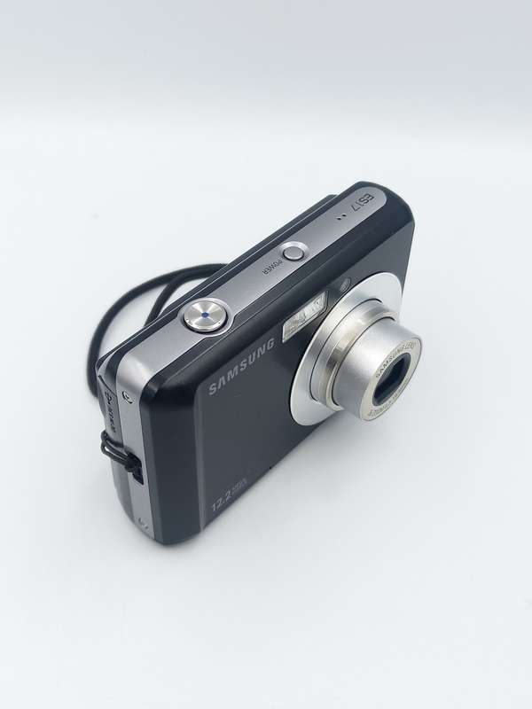 Samsung ES17 Digital Camera - ( 12MP and 3x Optical Zoom )