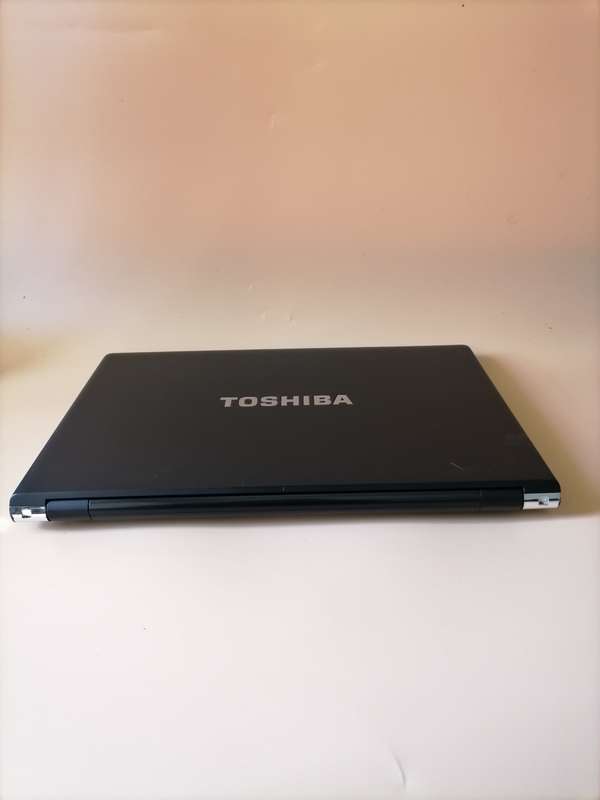 Toshiba Tecra R850-F42N (Intel Core i7, 128GB SSD, 8GB RAM) 15.6 Inch Laptop