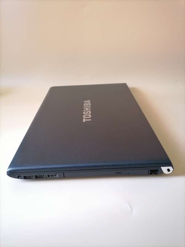Toshiba Tecra R850-F42N (Intel Core i7, 128GB SSD, 8GB RAM) 15.6 Inch Laptop