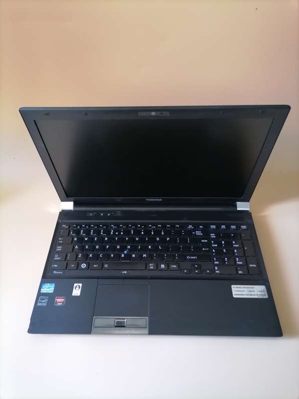 Toshiba Tecra R850-F42N (Intel Core i7, 128GB SSD, 8GB RAM) 15.6 Inch Laptop
