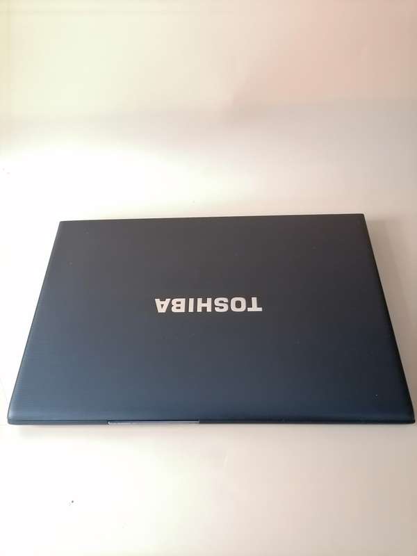 Toshiba Tecra R850-F42N (Intel Core i7, 240GB SSD, 8GB RAM) 15.6 Inch Laptop