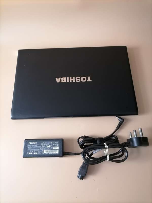 Toshiba Tecra R850-F42N (Intel Core i7, 240GB SSD, 8GB RAM) 15.6 Inch Laptop