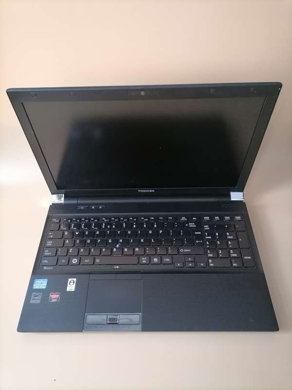 Toshiba Tecra R850-F42N (Intel Core i7, 240GB SSD, 8GB RAM) 15.6 Inch Laptop