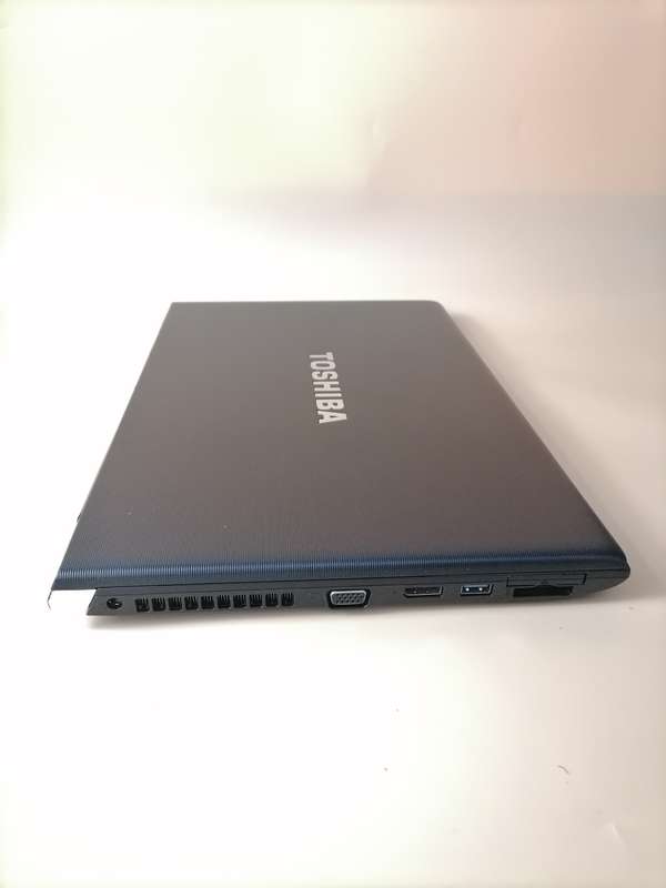 Toshiba Tecra R850-F42N (Intel Core i7, 240GB SSD, 8GB RAM) 15.6 Inch Laptop