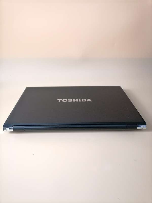 Toshiba Tecra R850-F42N (Intel Core i7, 240GB SSD, 8GB RAM) 15.6 Inch Laptop