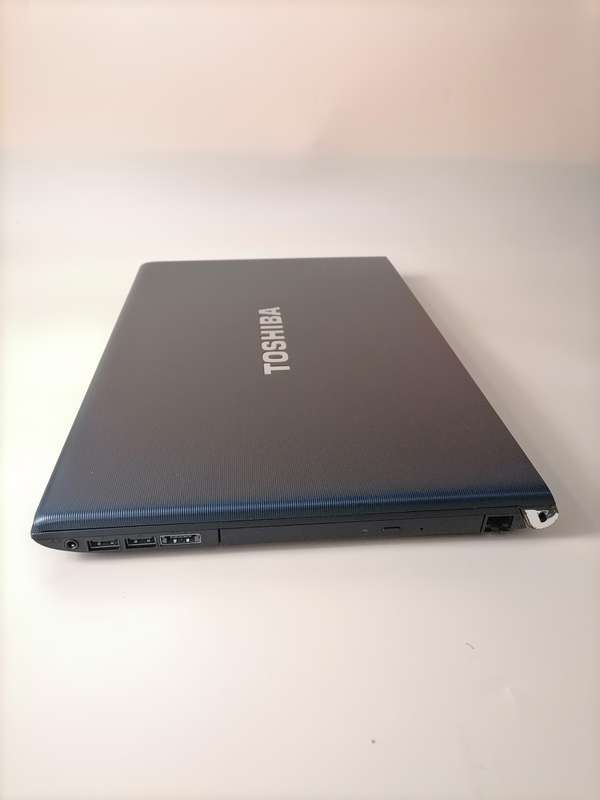 Toshiba Tecra R850-F42N (Intel Core i7, 240GB SSD, 8GB RAM) 15.6 Inch Laptop