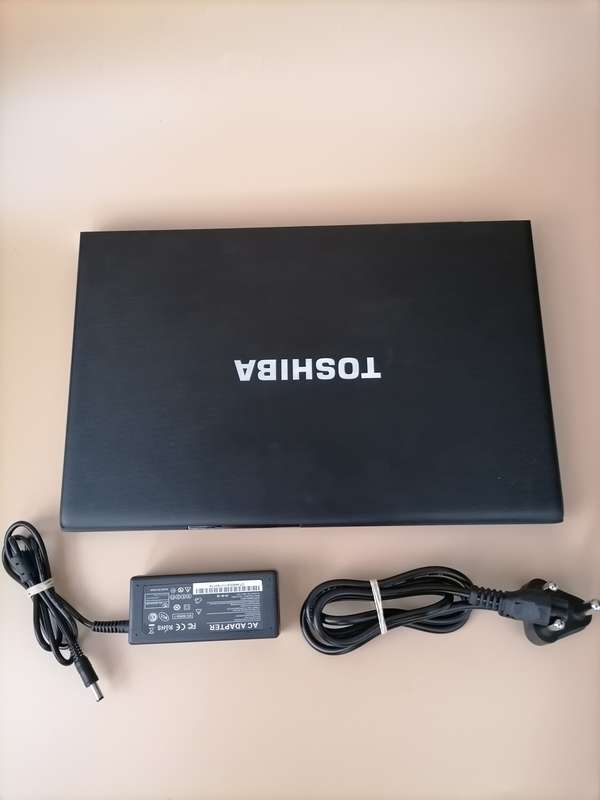 Toshiba R850-F42N (Intel Core i7, 128GB SSD, 8GB RAM) 15.6 Inch Laptop