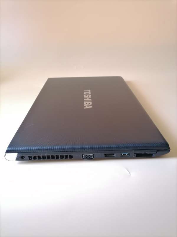 Toshiba Tecra R850-F42N (Intel Core i7, 128GB SSD, 8GB RAM) 15.6 Inch Laptop