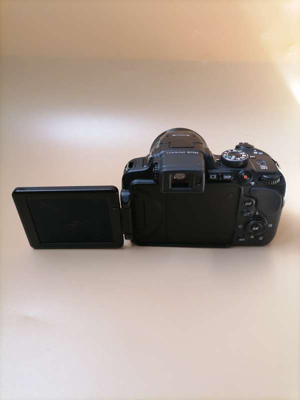 Nikon COOLPIX B700 20.1 MP CMOS Digital Camera  (60x Zoom Lens, 20.3 MP, WiFi and 4K UHD)