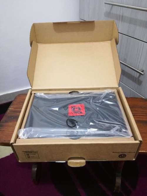 *BRAND NEW BOXED* LENOVO THINKPAD X270 i7 6th GEN * 8 GB DDR4 RAM * WORTH R19000 *3YEAR WARRANTY