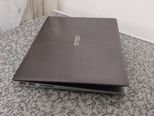STUNNING ASUS ZENBOOK UX303U *TOUCHSCREEN* i7 6TH GEN WITH NVIDIA GRAPHICS + QHD+ SCREEN