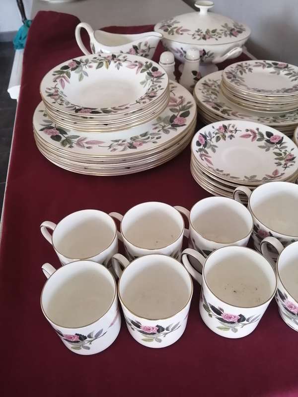 Vintage Wedgwood Bone China Dinner Service `Hathaway Rose` Pattern