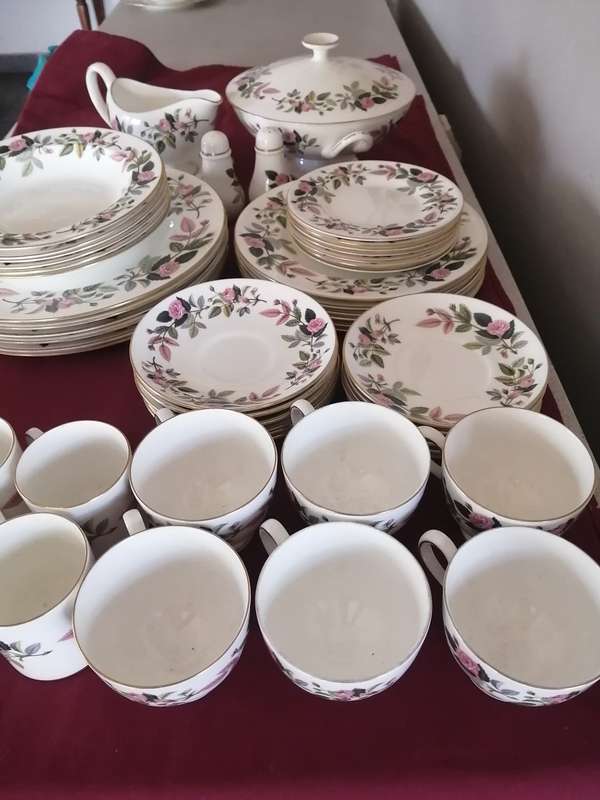 Vintage Wedgwood Bone China Dinner Service `Hathaway Rose` Pattern