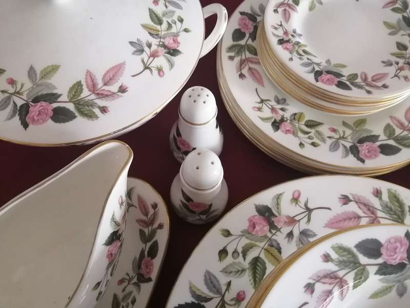 Vintage Wedgwood Bone China Dinner Service `Hathaway Rose` Pattern