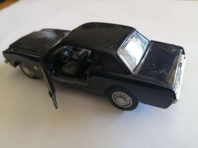 1965 Ford Mustang 1:39 Die Cast by Maisto