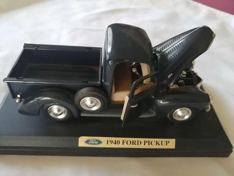 1:24 Scale RedBox 1940 Ford Pickup
