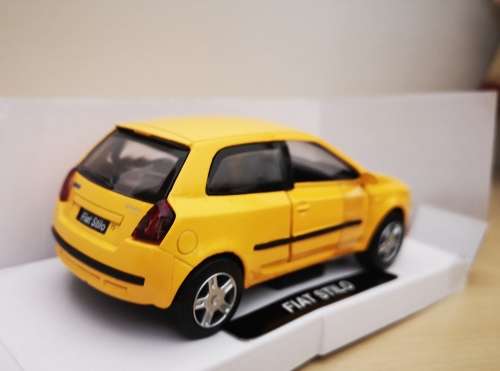 FIAT STILO - Die Cast 1:32 - Brand New in Box