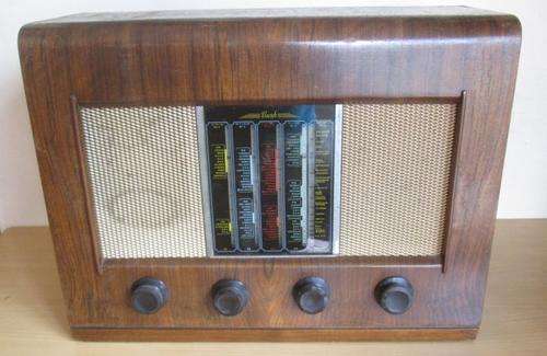 VINTAGE BUSH VALVE RADIO