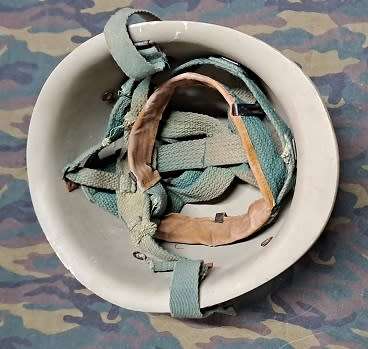 IRAQI ARMY M80 HELMET **Desert Storm?**