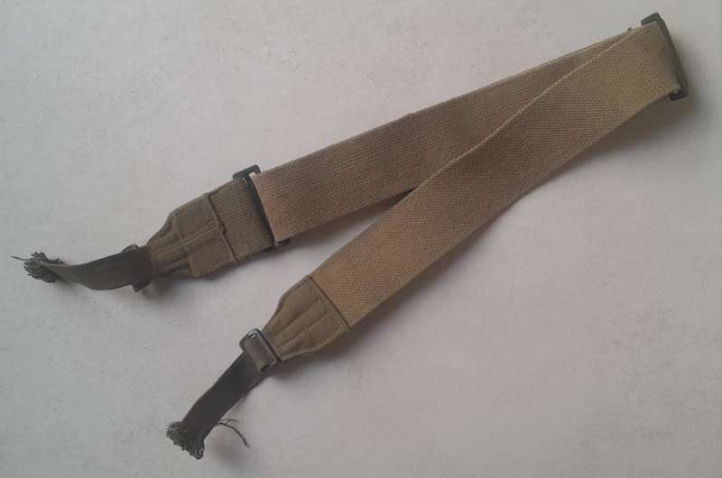 R4  RIFLE SLING (2)