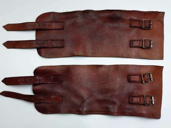 LEATHER ARMY BUCKLE-UP GAITERS