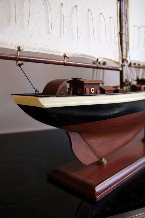 *** HANDCRAFTED MODEL BLUE NOSE SCHOONER *** 85cm long x 75cm high
