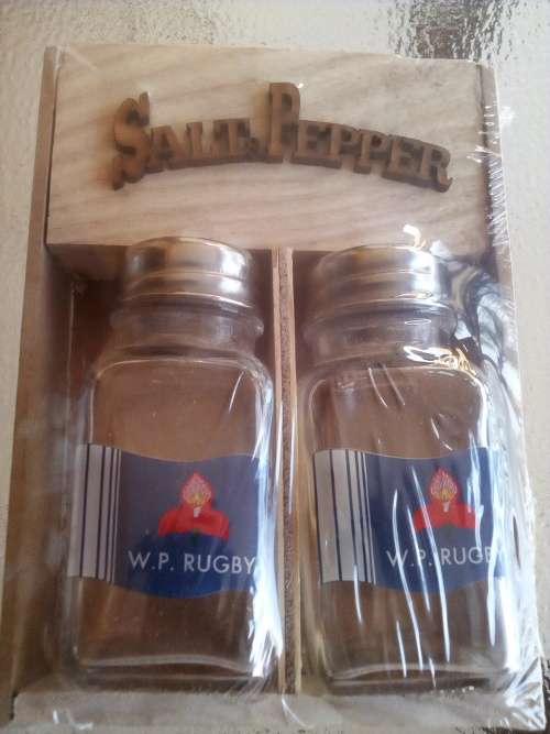 WESTERN PROVINCE RUGBY GLASS SALT and PEPPER GIFT PACK. Collections are allowed.