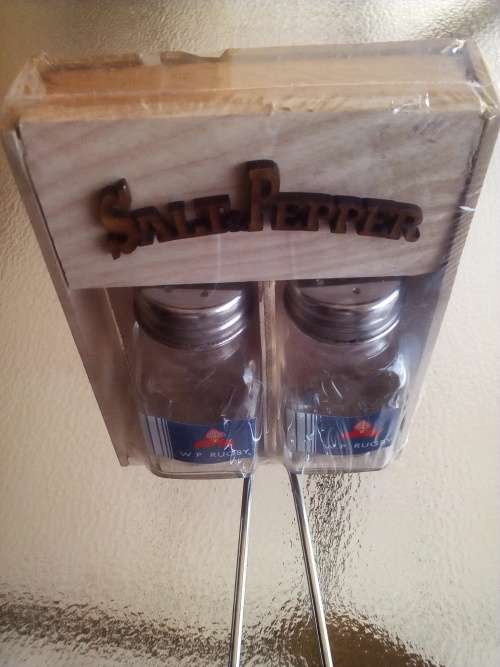WESTERN PROVINCE RUGBY GLASS SALT and PEPPER GIFT PACK. Collections are allowed.