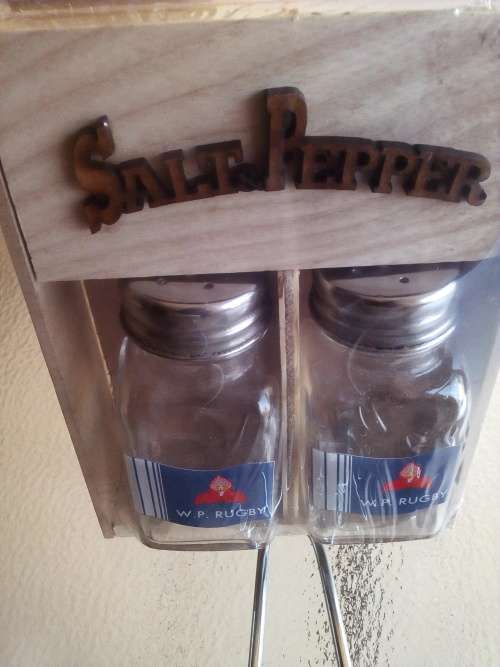 WESTERN PROVINCE RUGBY GLASS SALT and PEPPER GIFT PACK. Collections are allowed.