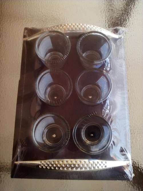 Blue Bulls Rugby 6-Shooter Glasses + Wooden Tray Gift Pack. Collections are allowed.