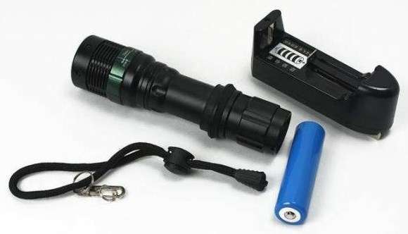 RECHARGEABLE, ZOOMABLE CREE LED FLASHLIGHT / TORCH 800 Lumens