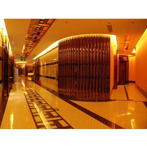 100m LED Strip Rope Light: ORANGE 220V Complete With Connector Plug + End Cap. Collections Allowed.