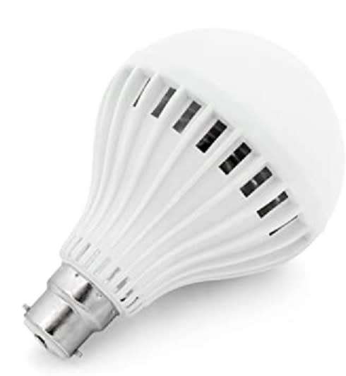 LED Light Bulbs 9W 12V B22 Cool White. Perfect For 12V Solar Systems. Collections Are Allowed.