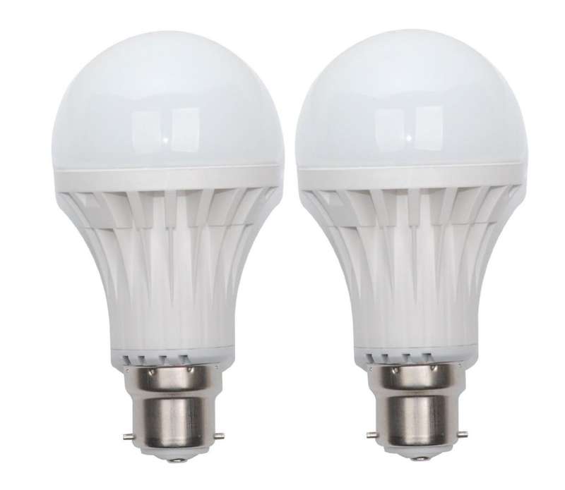 LED 12 Volts Light Bulbs 3W B22 Cool White Can Be Run From A 12V Battery or PSU. Collections Allowed