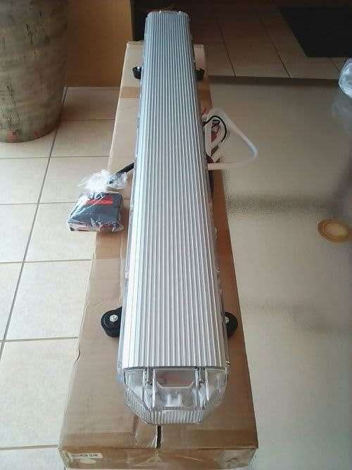 Very Slim Version Vehicle Roof Top LED Strobe Flash Light Bar. Red Light Colour. Collections Allowed