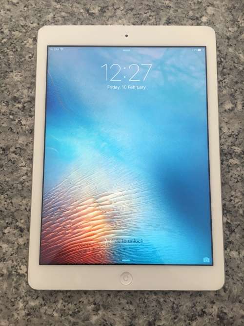 Apple iPad Air - 32GB - Retina Display - WiFi and LTE/4G - Silver - 32GB