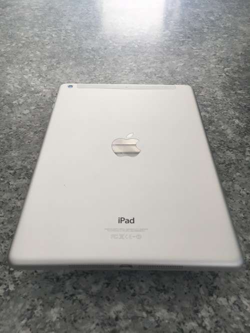 Apple iPad Air - 32GB - Retina Display - WiFi and LTE/4G - Silver - 32GB