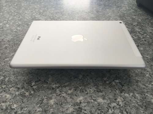 Apple iPad Air - 32GB - Retina Display - WiFi and LTE/4G - Silver - 32GB