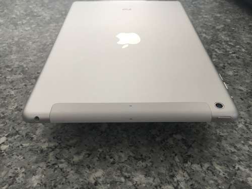 Apple iPad Air - 32GB - Retina Display - WiFi and LTE/4G - Silver - 32GB