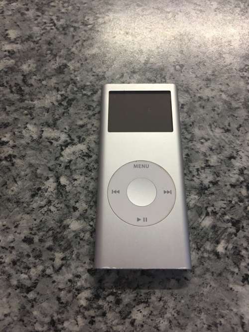 Apple iPod Nano - Silver - 2nd Generation - 4GB - Silver - Rare Find 4GB